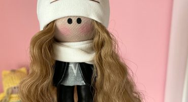 Лялька-подружка на ключі: мініатюрні подарунки, які створюють незабутні моменти