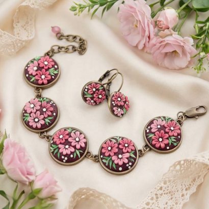 Jewelry set earrings and bracelet