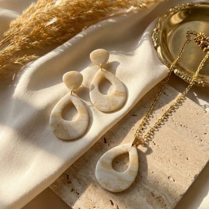 Жіночий комплект прикрас овальні сережки та кулон глина