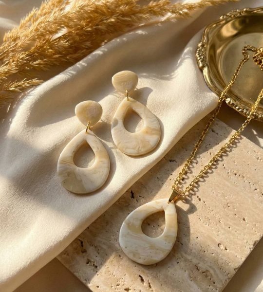 Жіночий комплект прикрас овальні сережки та кулон глина