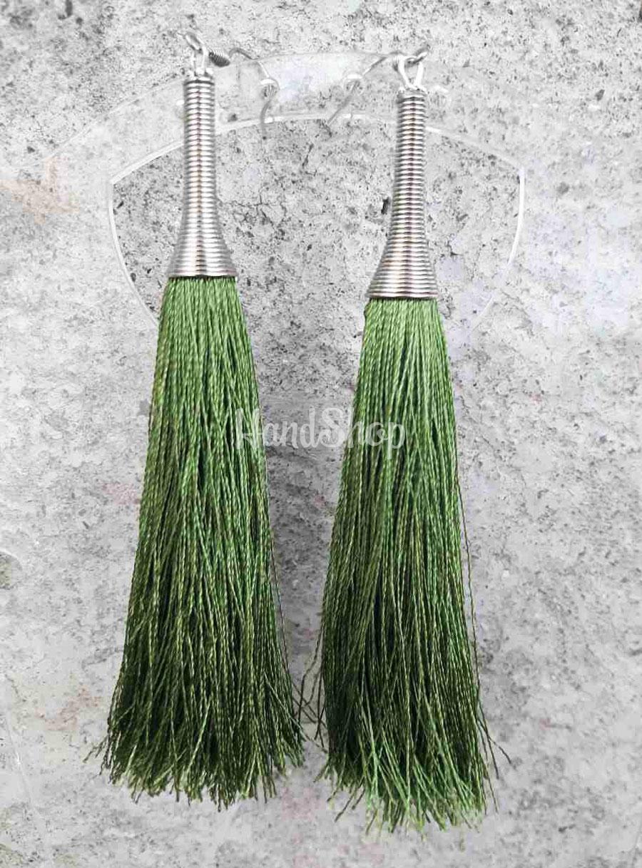 Серьги кисточки с зеленой шелковой нити Серьги кисточки с зеленой шелковой нити