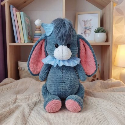 Авторська в’язана м’яка дитяча іграшка Вюслючок Іа сувенір