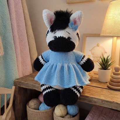 Велика авторська м’яка іграшка зебра дівчинка у сукні