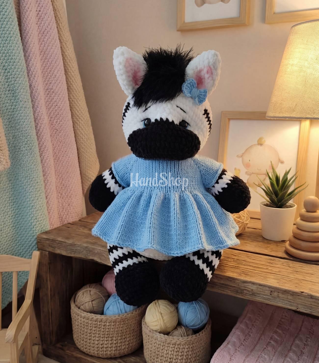 Велика авторська м’яка іграшка зебра дівчинка у сукні Велика авторська м’яка іграшка зебра дівчинка у сукні