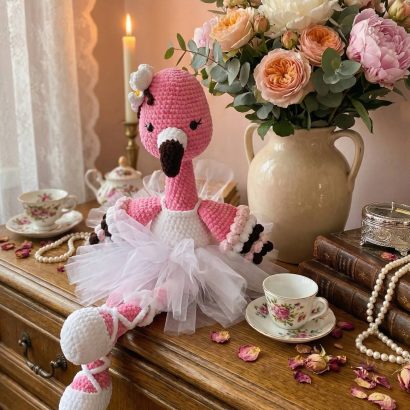 В’язана іграшка великий рожевий фламінго в пуантах