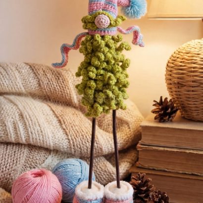 Авторські новорічні сувеніри 2026 в'язані ялинки парочка