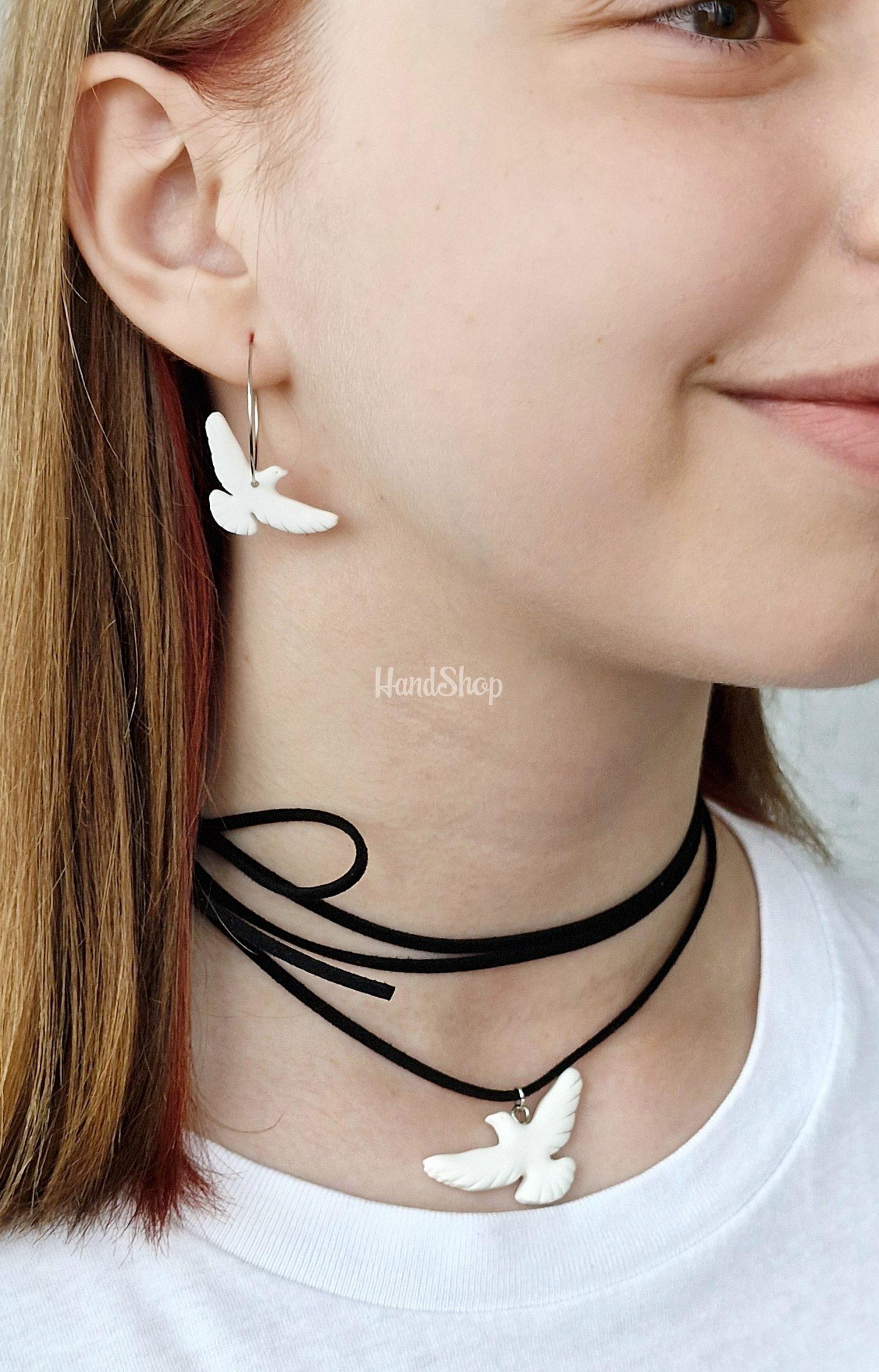 Набір прикрас сережки та кулон пташки голубки зі глини Набір прикрас сережки та кулон пташки голубки зі глини