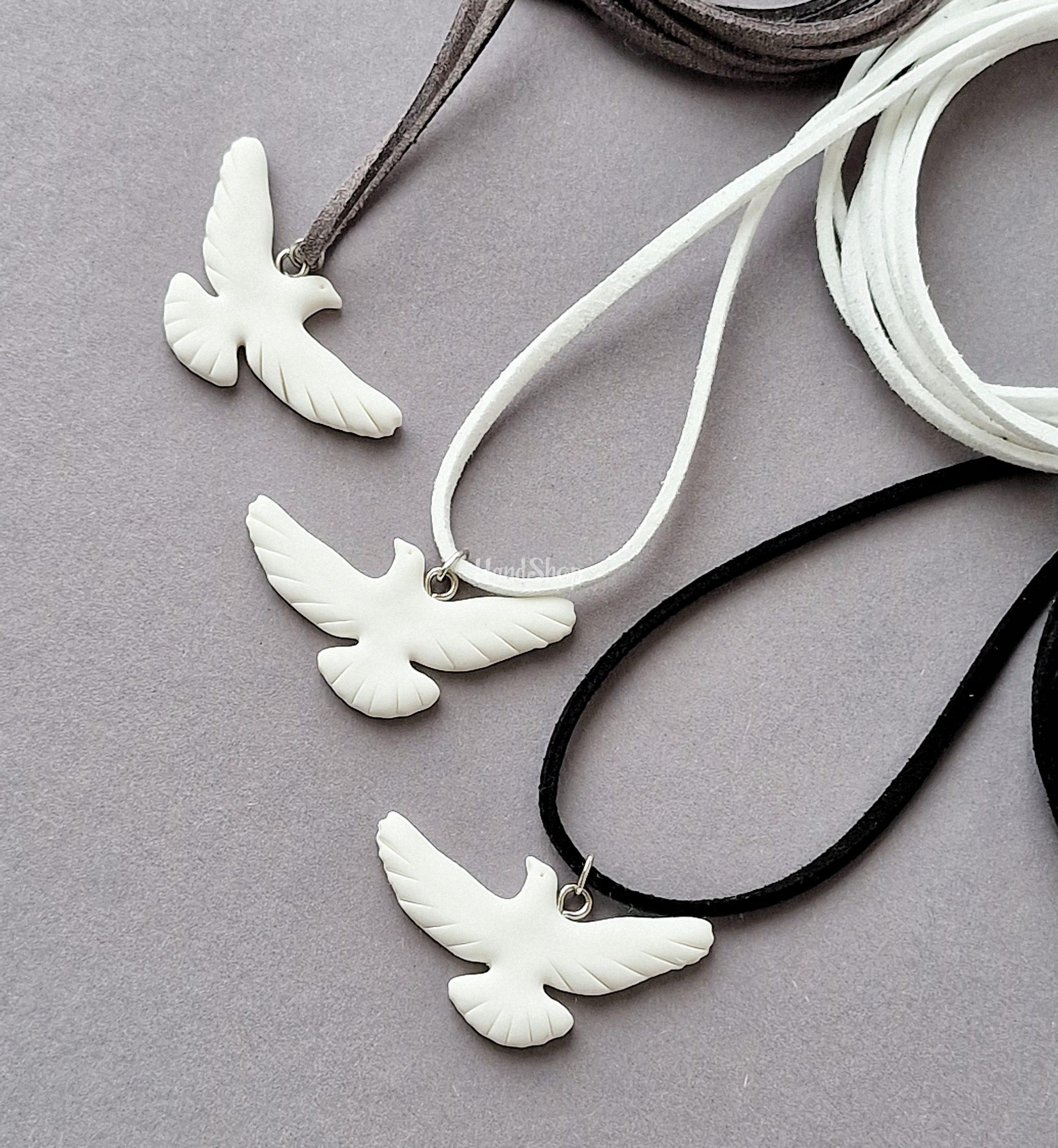Стильний кулон голубка з полімерної глини, замшевий шнур на вибір! Стильний кулон голубка з полімерної глини, замшевий шнур на вибір!