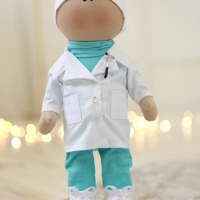 Сувенірна лялька тільда текстильна сімейний лікар