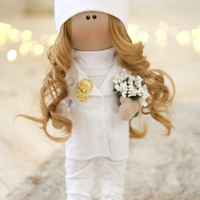 Сувенірна велика авторська інтер’єрна лялька лікарка