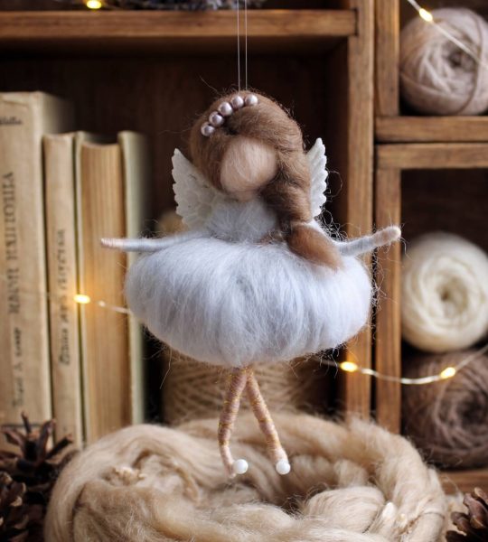 Лялечка валяна з вовни підвіска ангел в блакинтній сукні