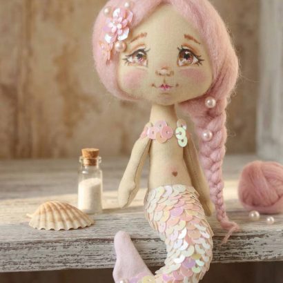 Сувенірна маленька лялька русалонька хвіст з паєток