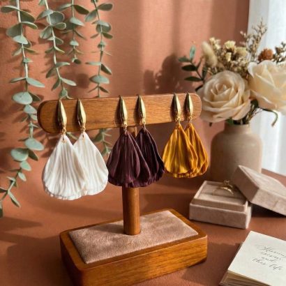 Жіночі авторські довгі сережки пелюстки квіти (на вибір!)