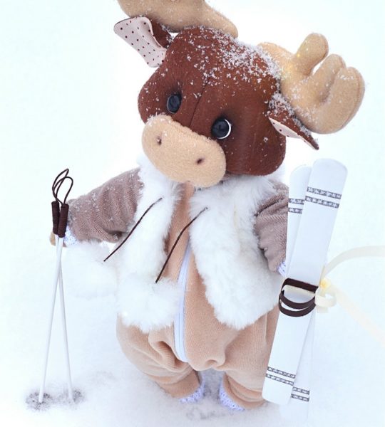 Игрушка мягкая лось с лыжами