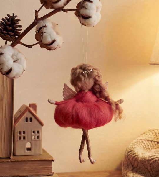 Дитяча лялечка сувенір ангел з вовни в яскравій сукні феєчка