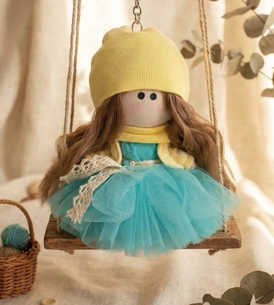 Лялька брелок своїми руками з кучерявим волоссям Ukraine