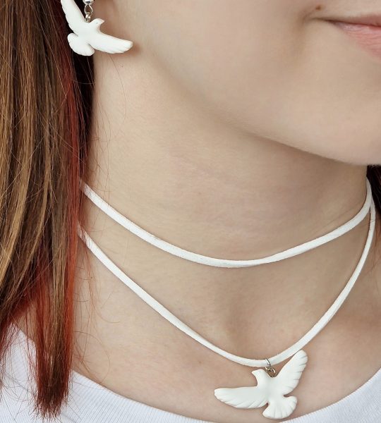 Сережки плашки білі голубки з полімерної глини гвоздики