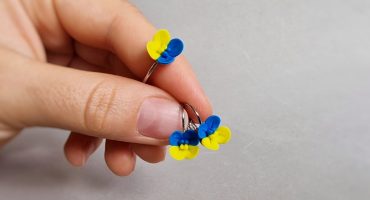 Мистецтво в кольорах: прикраси з полімерної глини квіточки України - вираз унікальності та патріотизму