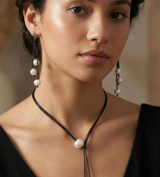 Набір кольє та сережки натуральні перли, шнур шкіра