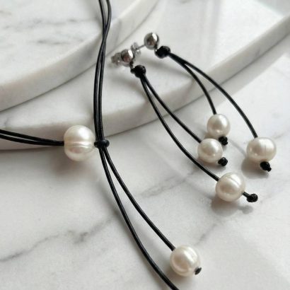 Набір кольє та сережки натуральні перли, шнур шкіра
