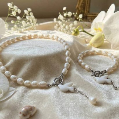 Намисто кольє та браслет білі голубки глина, річкові перли