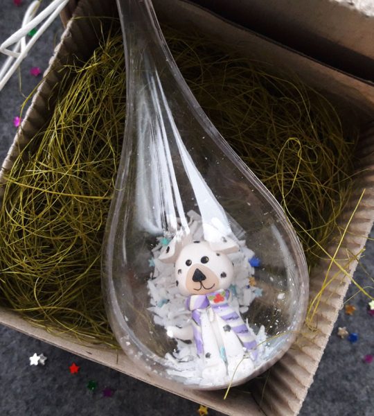 Игрушка на елку из глины собака в колбе