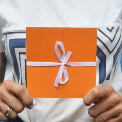 Женская открытка коробочка с цветами 3d день нарождення