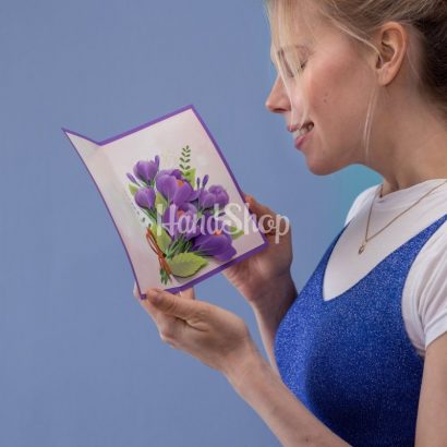 Женская открытка 3D букет крокусы