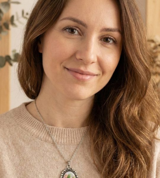 Жіночий овальний кулон мініатюрні квіти філігрань