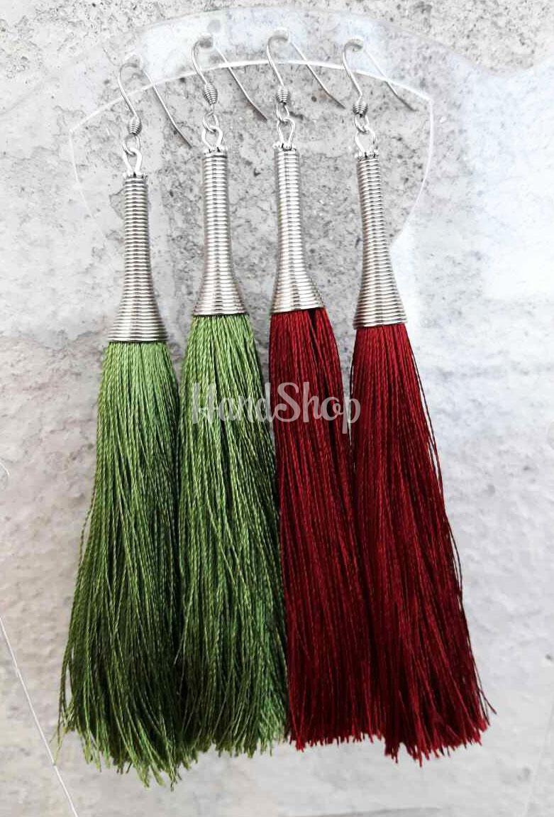 Серьги кисточки с зеленой шелковой нити Серьги кисточки с зеленой шелковой нити