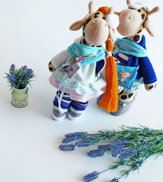 Мягкая игрушка жираф рыжая в платье