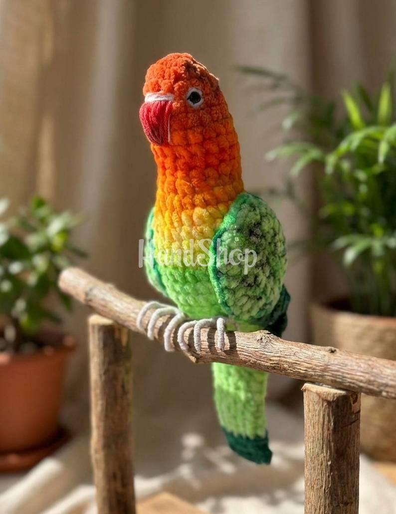 Авторська іграшка в’язаний папуга нерозлучик, 26 см Авторська іграшка в’язаний папуга нерозлучик, 26 см
