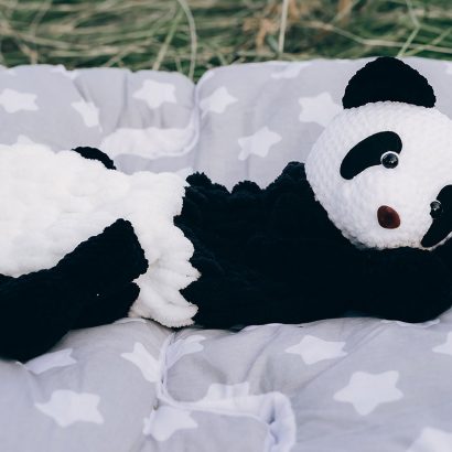 Большая игрушка пижамница крючком панда