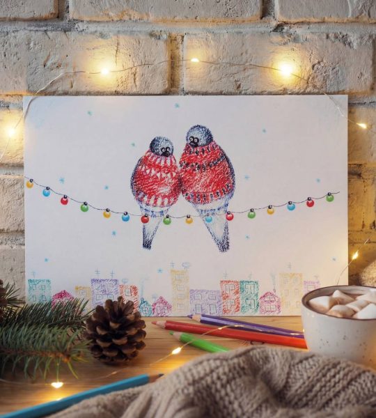 Зимова святкова авторська листівка зі пташками снігурі