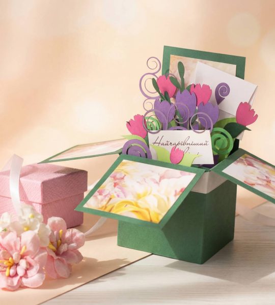 Жіноча об'ємна листівка коробочка 3d квіти тюльпани