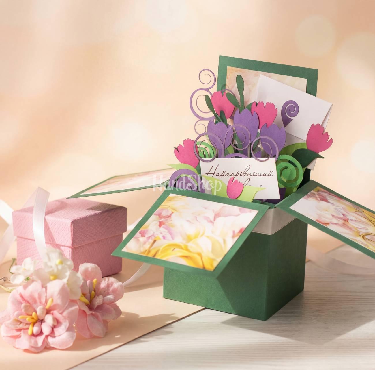Жіноча об'ємна листівка коробочка 3d квіти тюльпани Жіноча об'ємна листівка коробочка 3d квіти тюльпани