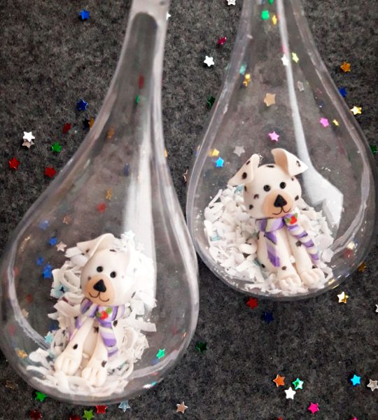 Игрушка на елку из глины собака в колбе