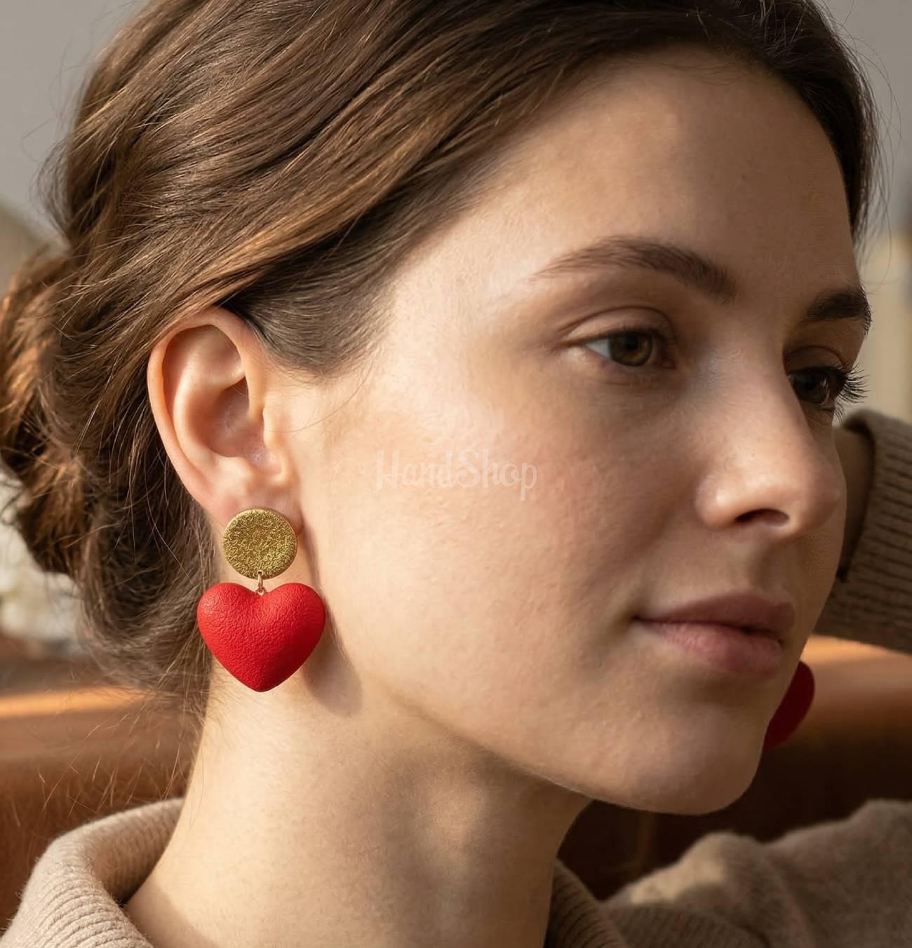 Жіночі сережки червоні сердечка полімерна глина Жіночі сережки червоні сердечка полімерна глина