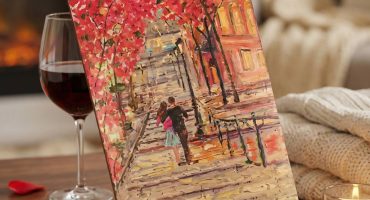 Коли любов говорить без слів» - ексклюзивна вітальна листівка-конверт для найважливіших зізнань із витонченою текстурою та атмосферною ілюстрацією прогулянки удвох