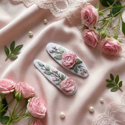 Заколки для волосся ручна вишивка ніжно рожеві троянди