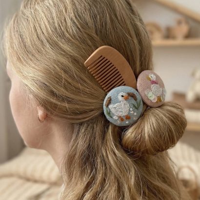 Дитячі резинки для волосся білі гуси, ручна вишивка 2 шт