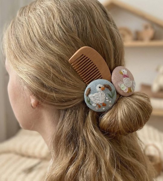 Дитячі резинки для волосся білі гуси, ручна вишивка 2 шт