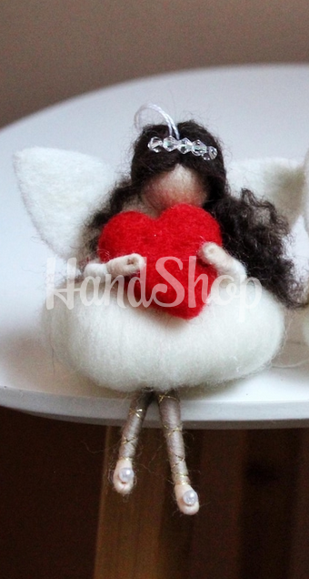 Сувенірна лялька валентинка ангела підвіска з сердечком вовна Сувенірна лялька валентинка ангела підвіска з сердечком вовна