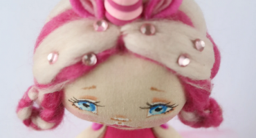 Чарівна лялька єдиноріжка: мініатюрна принцеса з фатиновою сукнею та рожевим волоссям