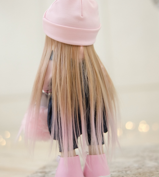 Інтер'єрна лялька ігрова в комбінезоні з довгим волоссям