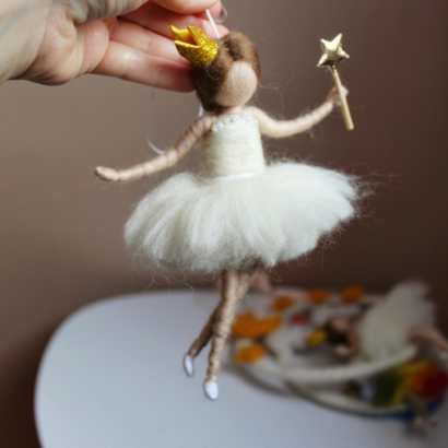 Лялька фея балерина принцеса з короною сувенір підвіска