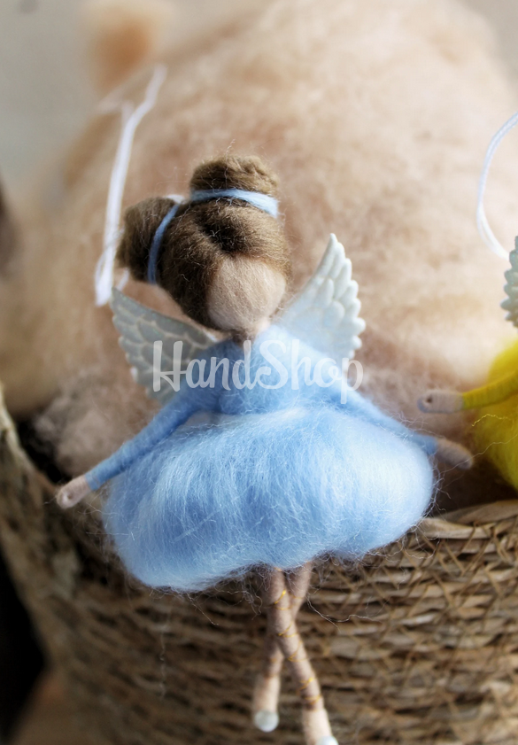 Сувенірна пара янголи ляльки в сукнях прапору України Сувенірна пара янголи ляльки в сукнях прапору України