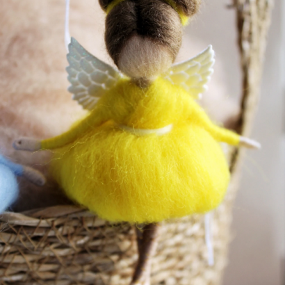 Сувенірна пара янголи ляльки в сукнях прапору України