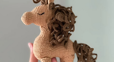 Символ 2026 року: авторська іграшка в'язаий коник, який принесе успіх, гармонію та святкову атмосферу у дім Символ 2026 року: авторська іграшка в'язаий коник, який принесе успіх, гармонію та святкову атмосферу у дім