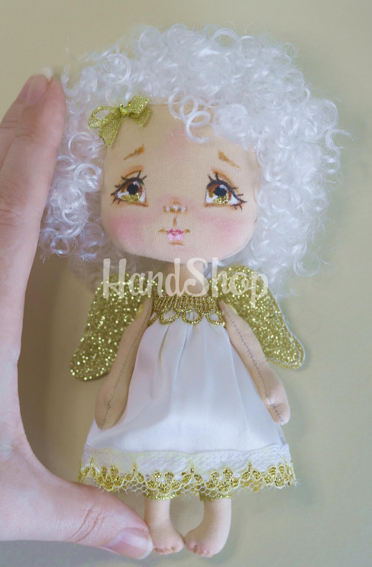 Сувенірна лялька з кудрявим волоссям ангелик Сувенірна лялька з кудрявим волоссям ангелик